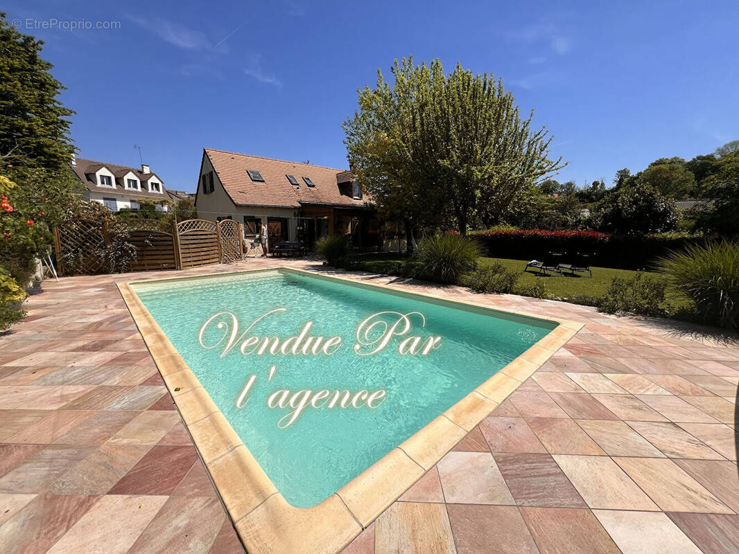 Maison à SAINT-NOM-LA-BRETECHE