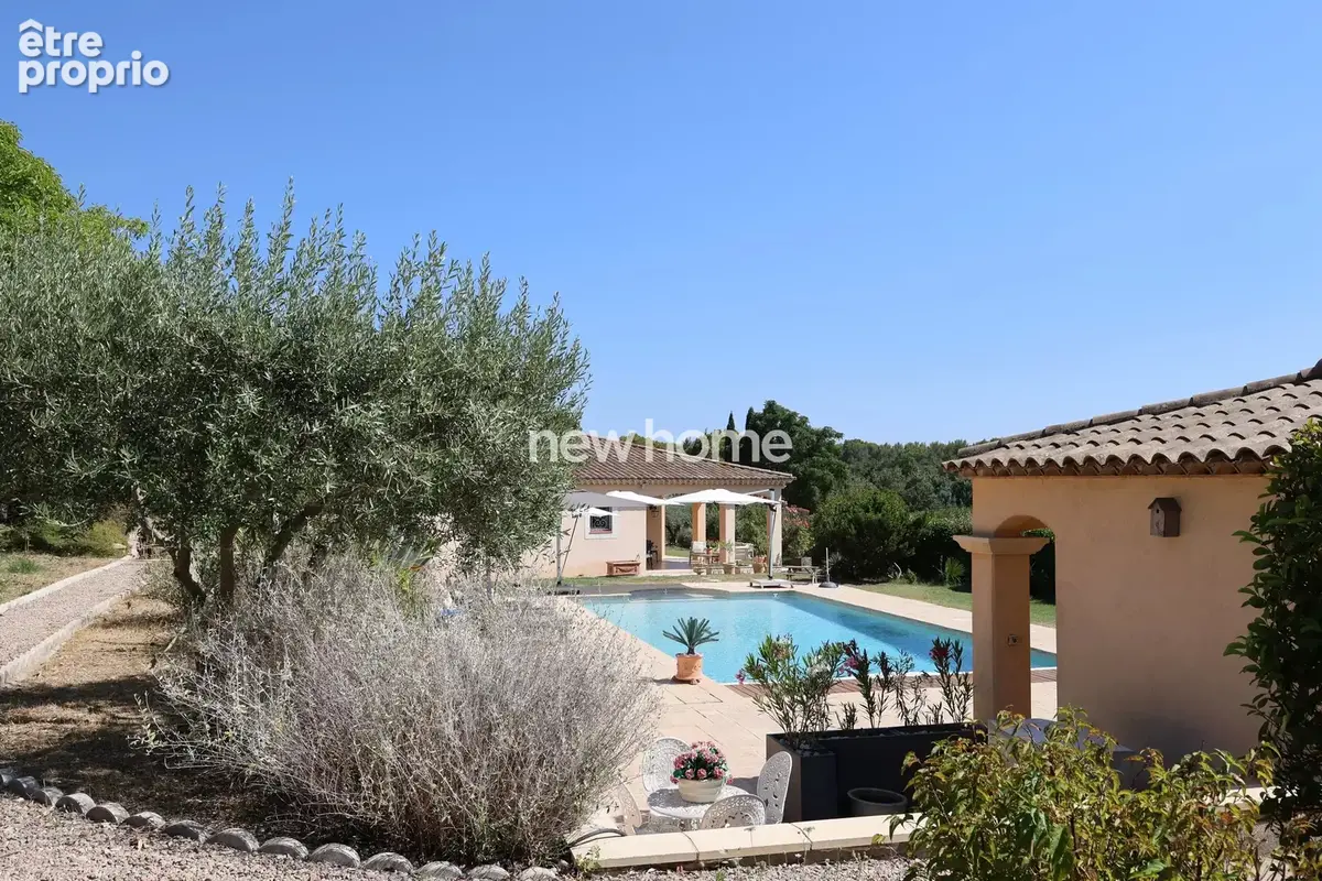 Villa de plain-pied et grande piscine - TBE - photo 3