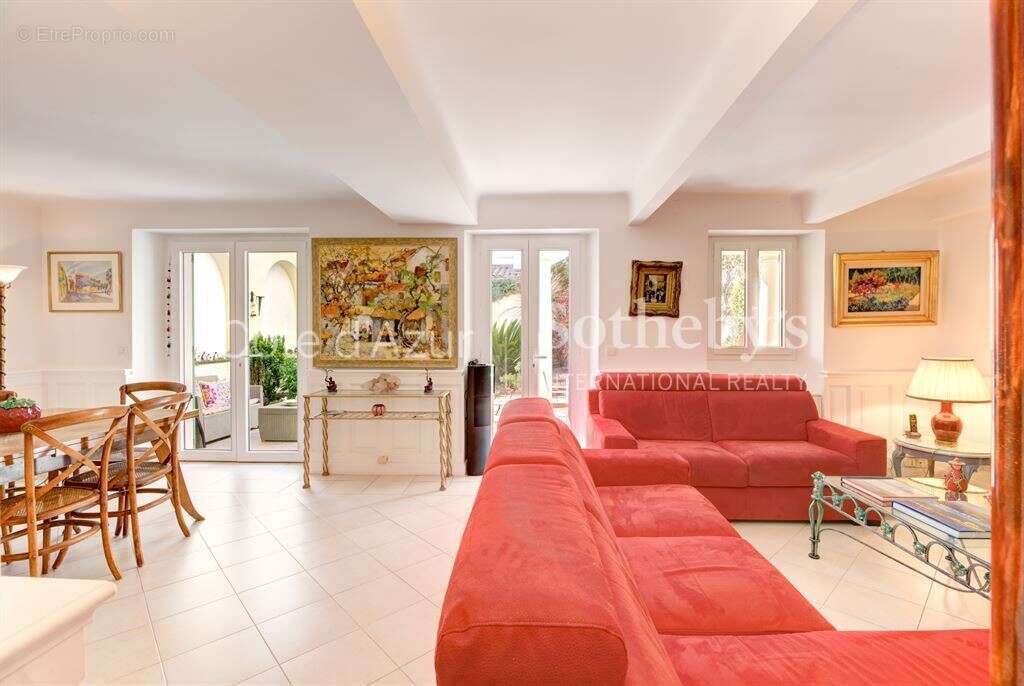Maison de charme à vendre à Cannes Palm Beach – Patio, vue mer et adresse d’exception - photo 4