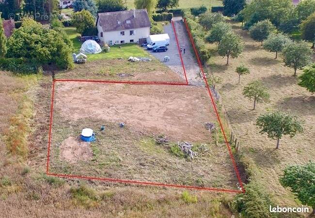 Terrain à LONGUES-SUR-MER