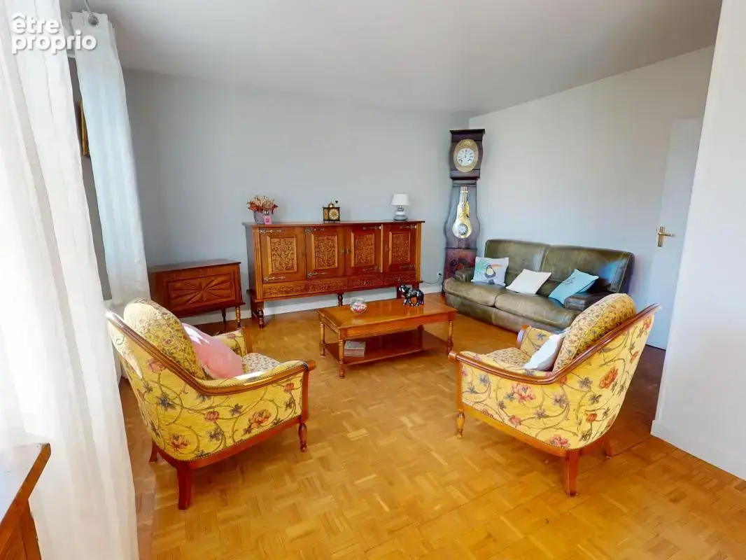 Appartement T3 de 77 m² À Vendre avec balcon, cave et box fermé inclus - photo 8