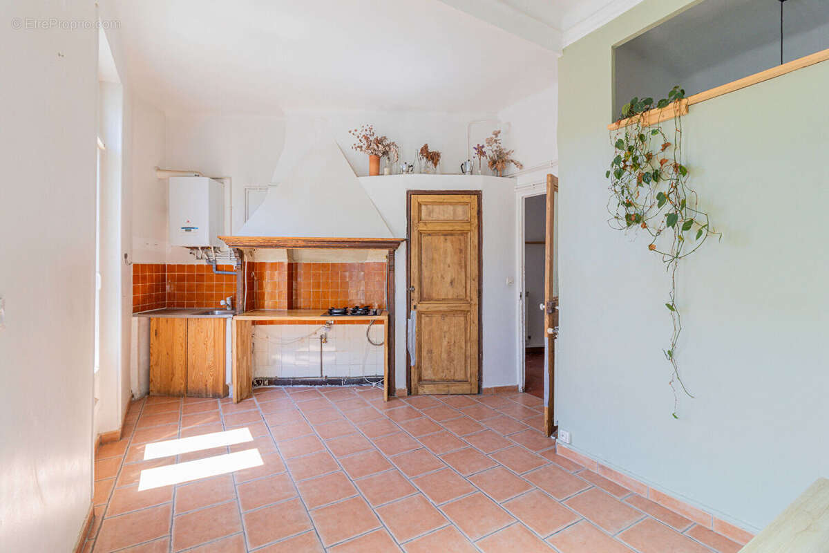 Appartement à MARSEILLE-2E