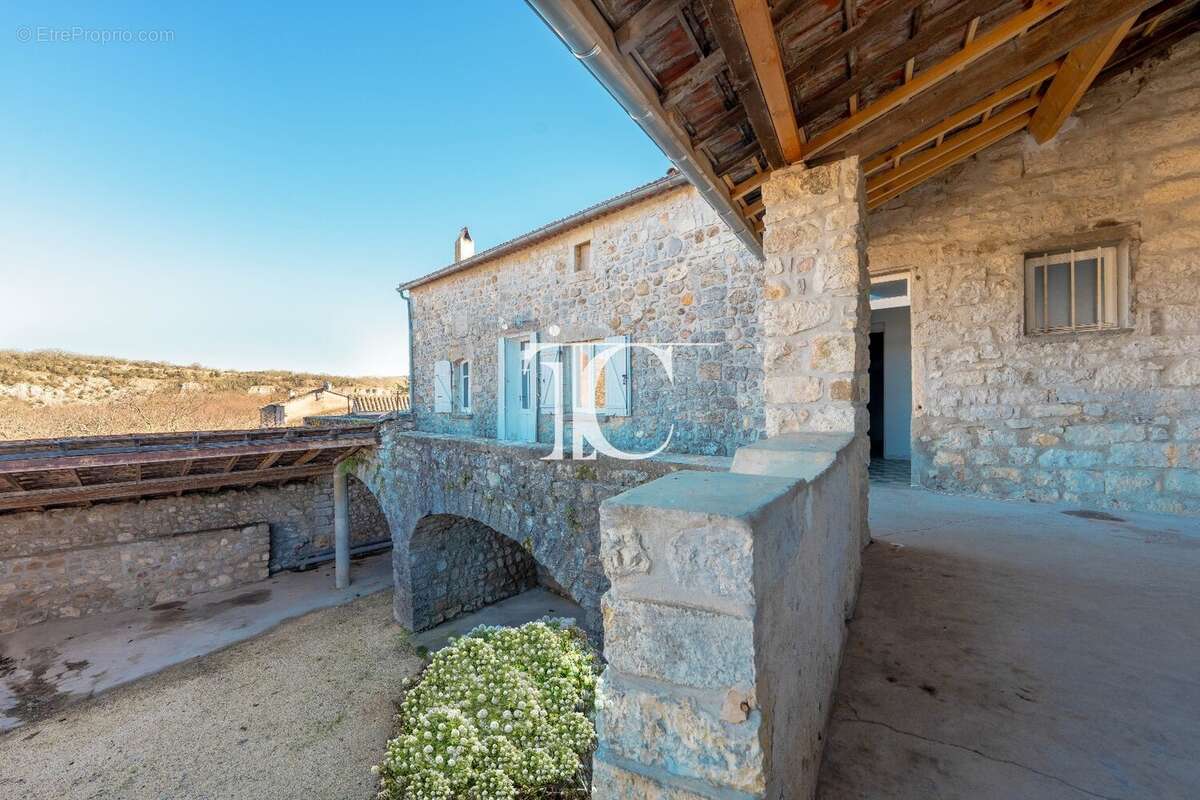 Maison à BERRIAS-ET-CASTELJAU