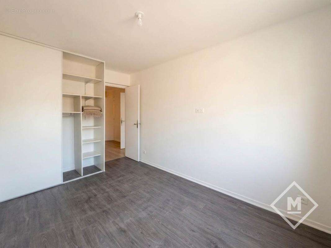 Appartement à MARSEILLE-4E