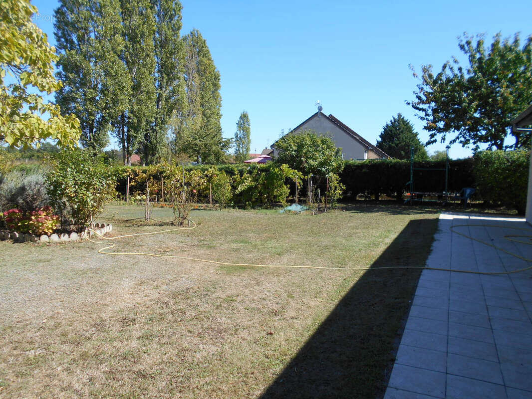 Maison à SAINT-GEORGES-SUR-LA-PREE