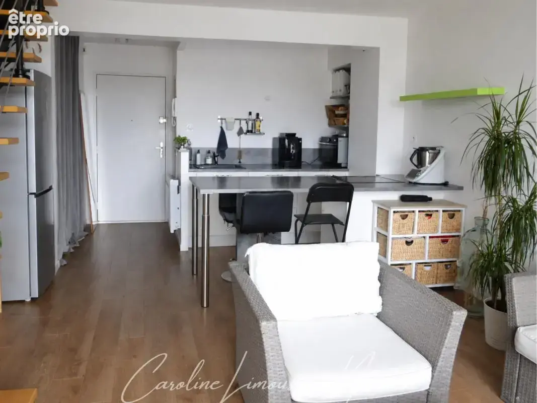 Hyper centre: duplex 2 chambres avec garage et cave - photo 2
