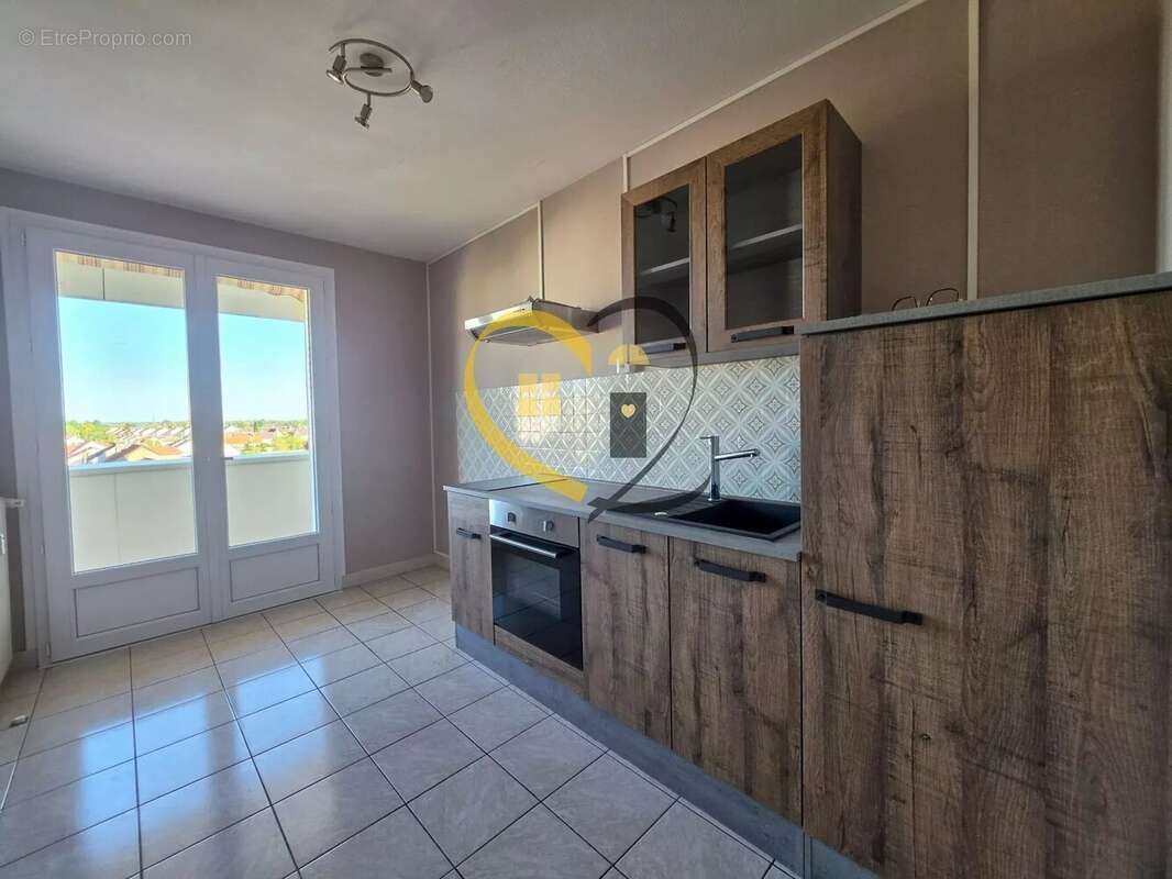 Appartement T3 rénové de 64 m² avec garage et cave – Résidences des Planchards à Yzeure - photo 6