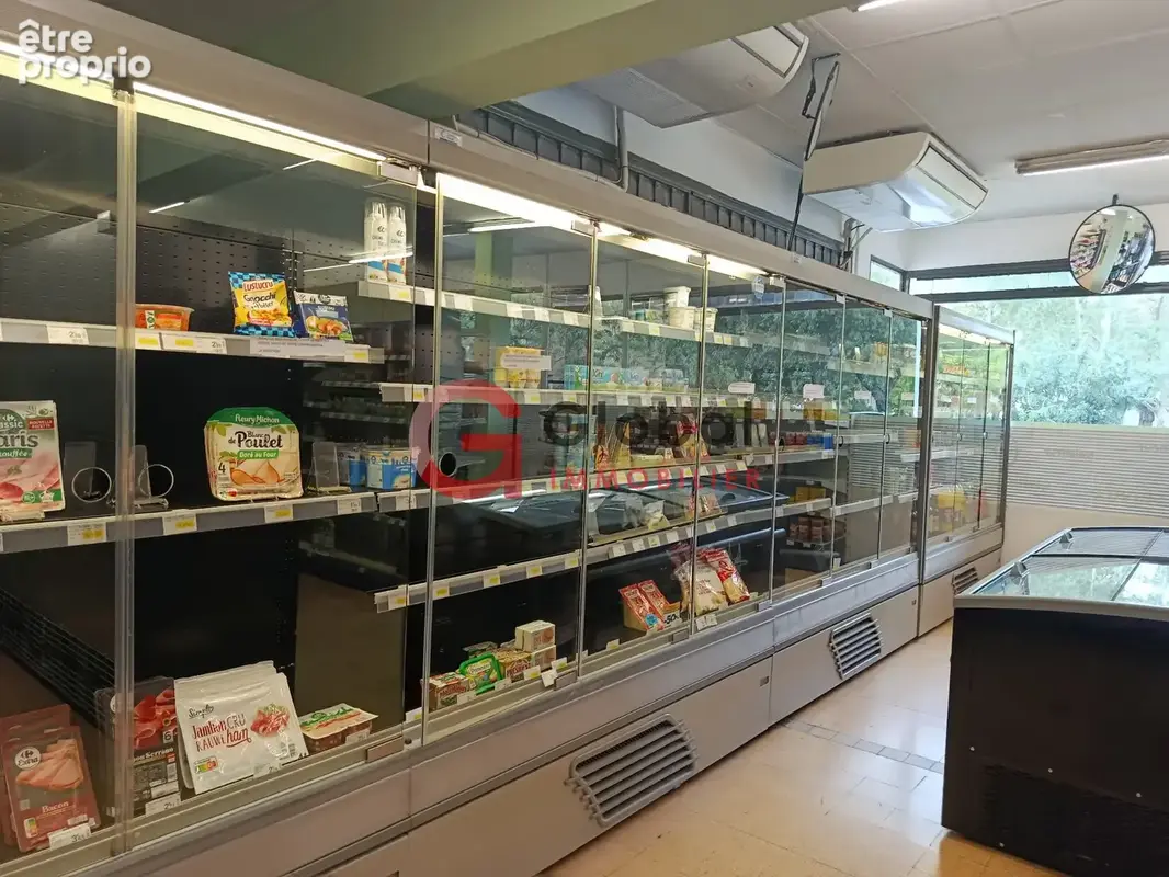 Opportunité rare : Commerce clé en main 167 m2 à Alès - Stock et matériel inclus - photo 5
