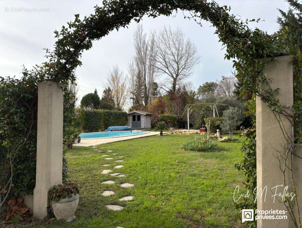 Maison à CAMARET-SUR-AIGUES