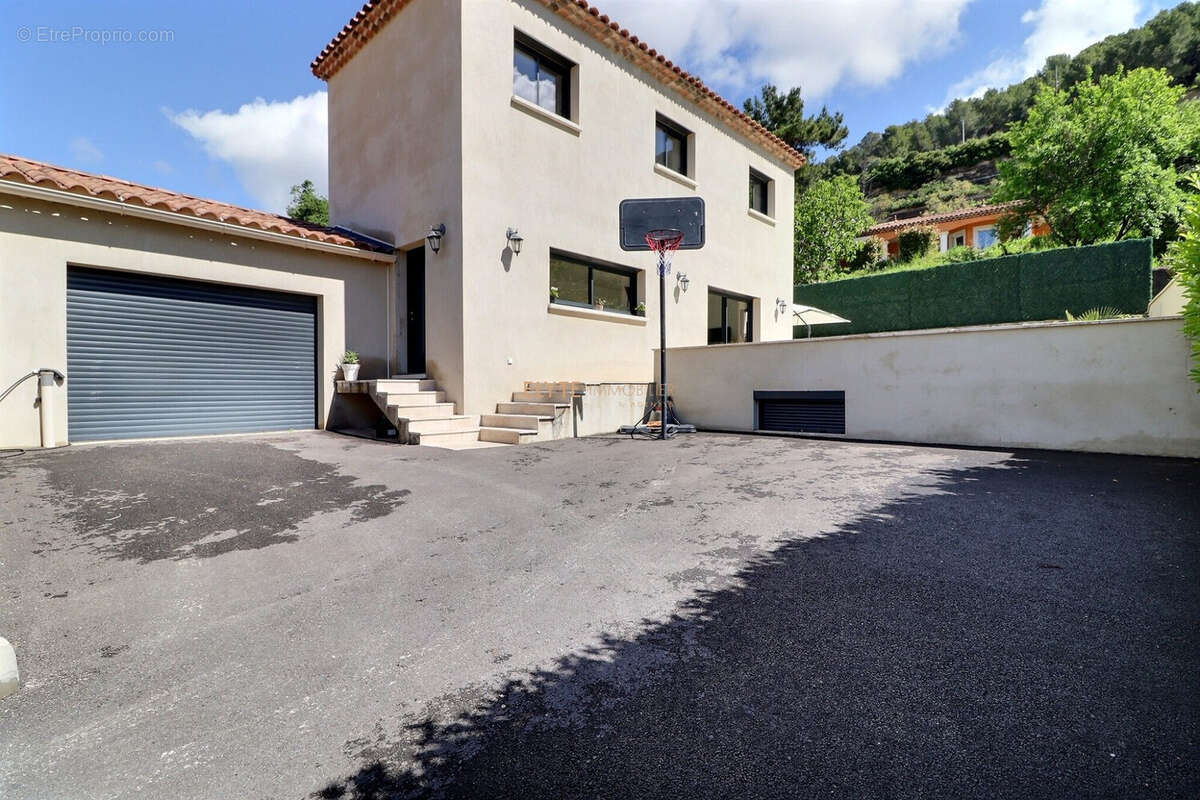 Maison à SAINT-CHAMAS