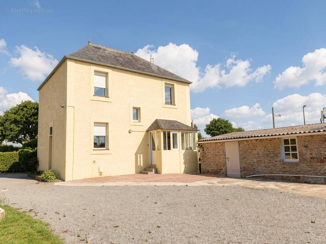 Maison à PLEYBER-CHRIST