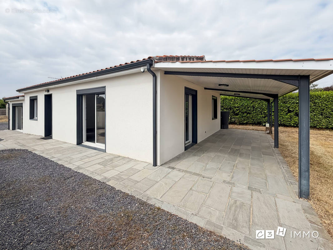 Maison à LE FAUGA