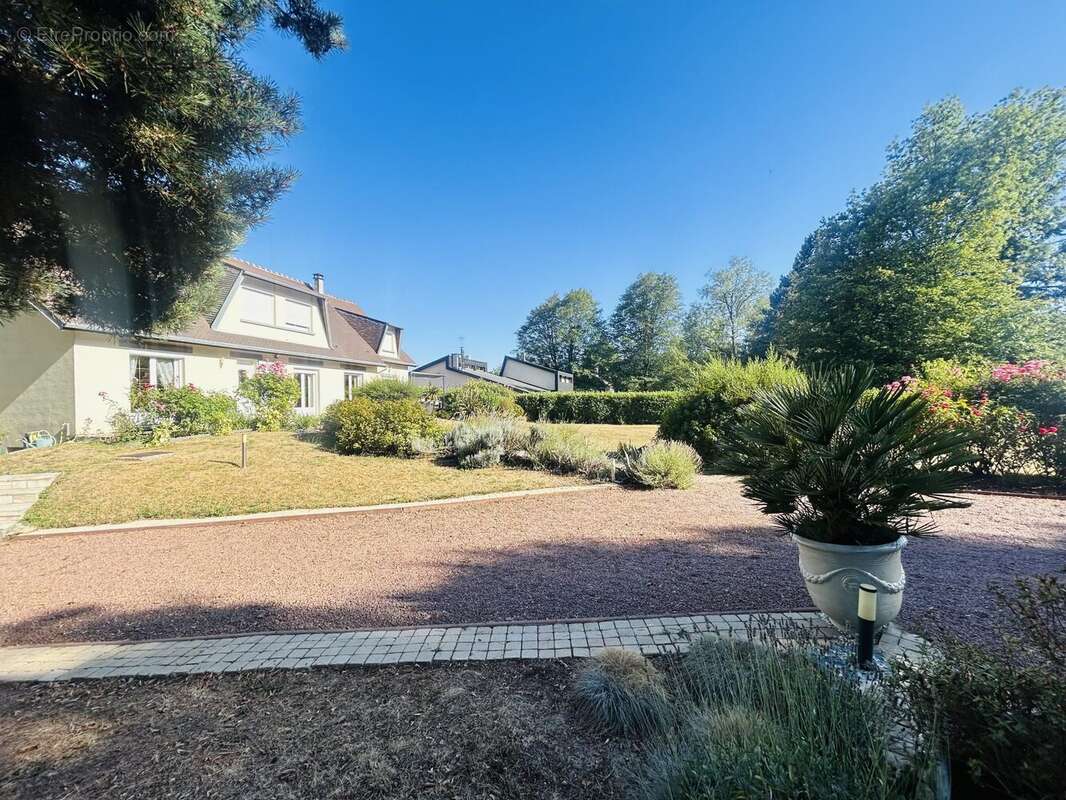 Maison 210 m² à Villers-Sur-Coudun  - photo 2