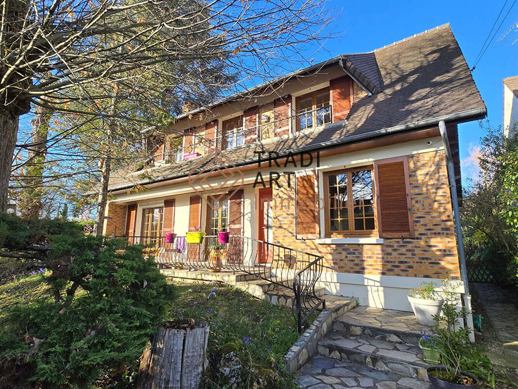 Maison à SAINTE-GENEVIEVE-DES-BOIS