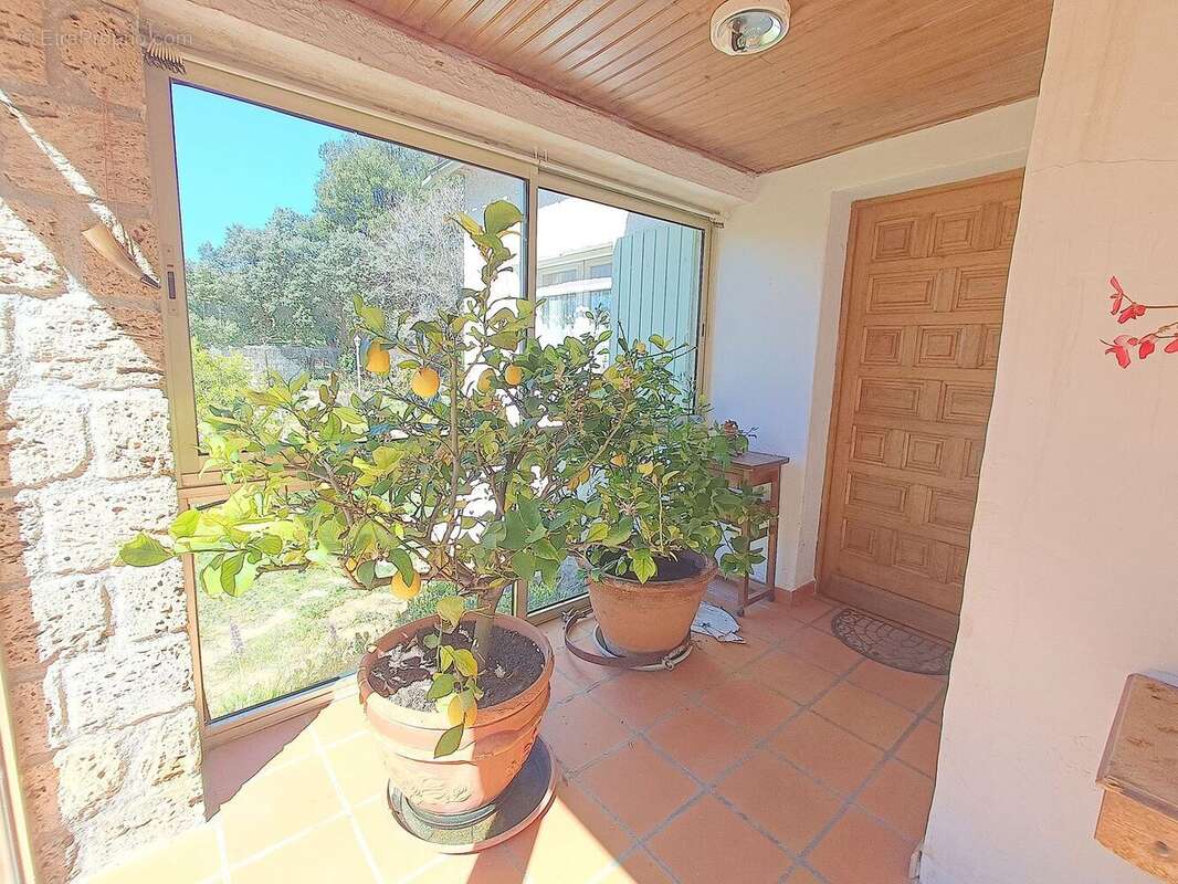 Maison 83 m² à Regusse  - photo 5