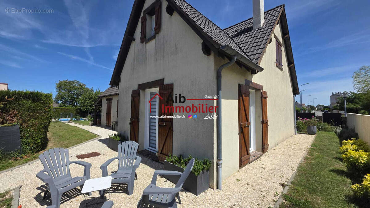 Maison à AUNEAU