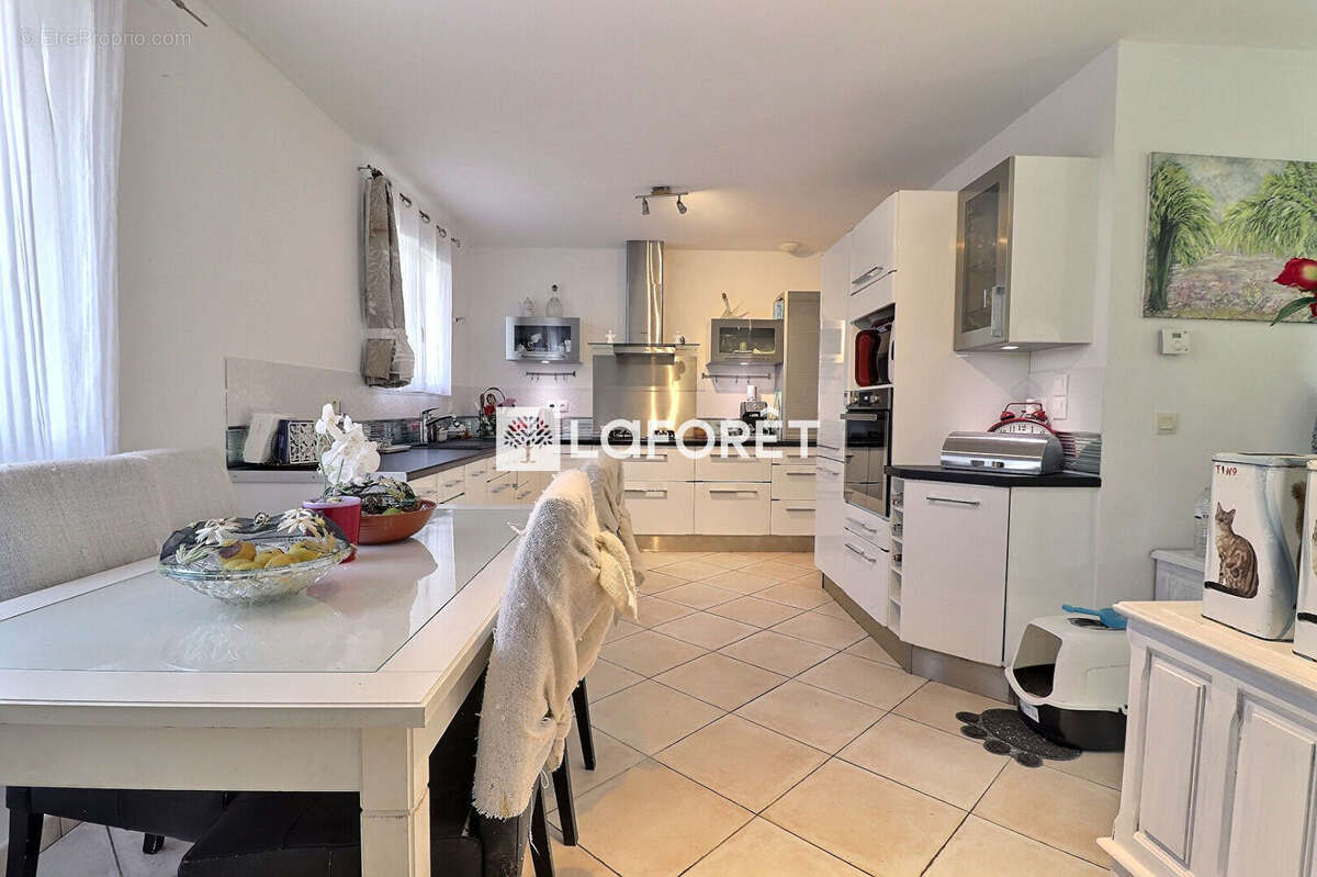 Maison Cuers 4 pièce(s) 115 m2 - photo 5