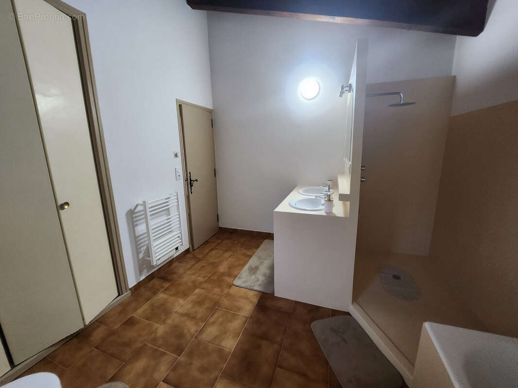 Maison à MONTAREN-ET-SAINT-MEDIERS