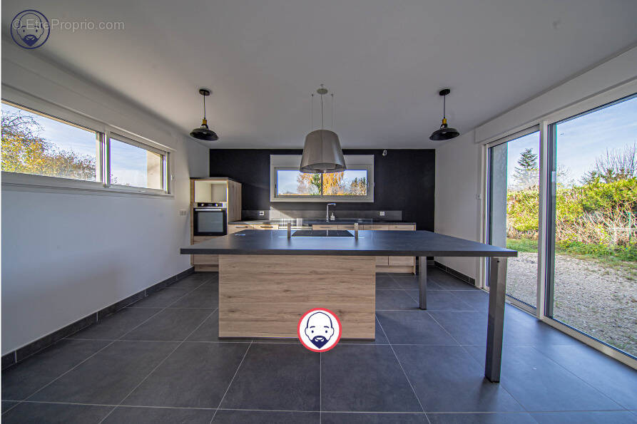 Maison à GONDRECOURT-LE-CHATEAU