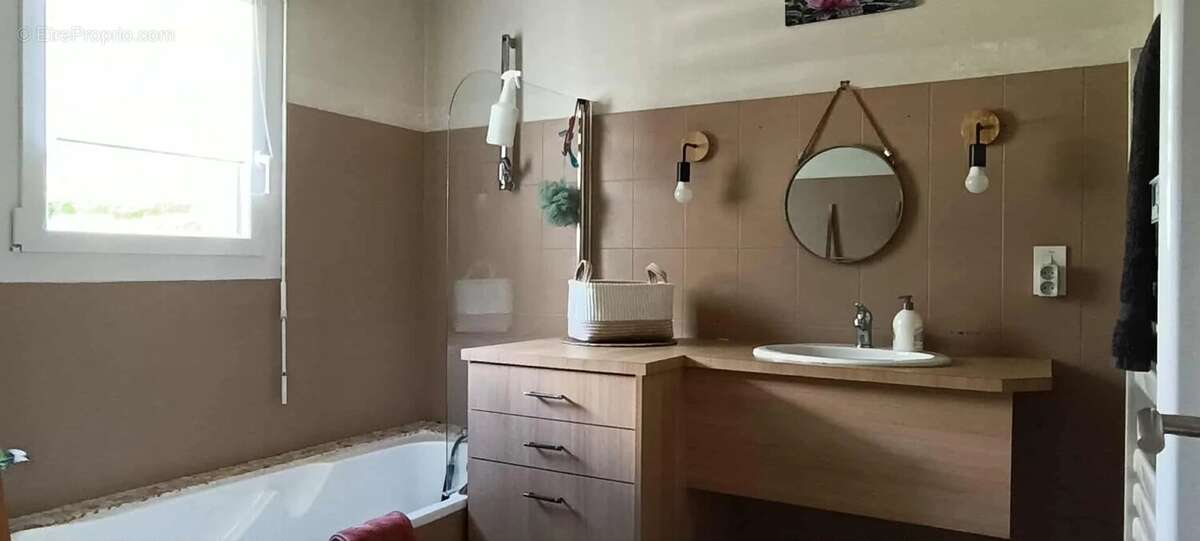 Maison à SAINT-THURIAU