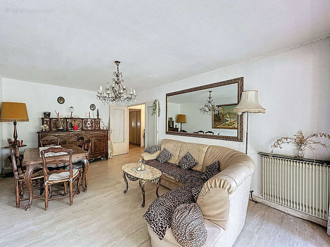 Appartement à MARSEILLE-4E