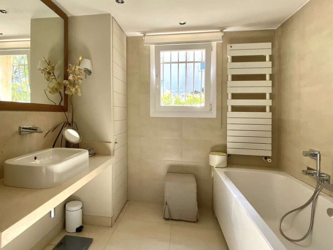 Maison à MANDELIEU-LA-NAPOULE