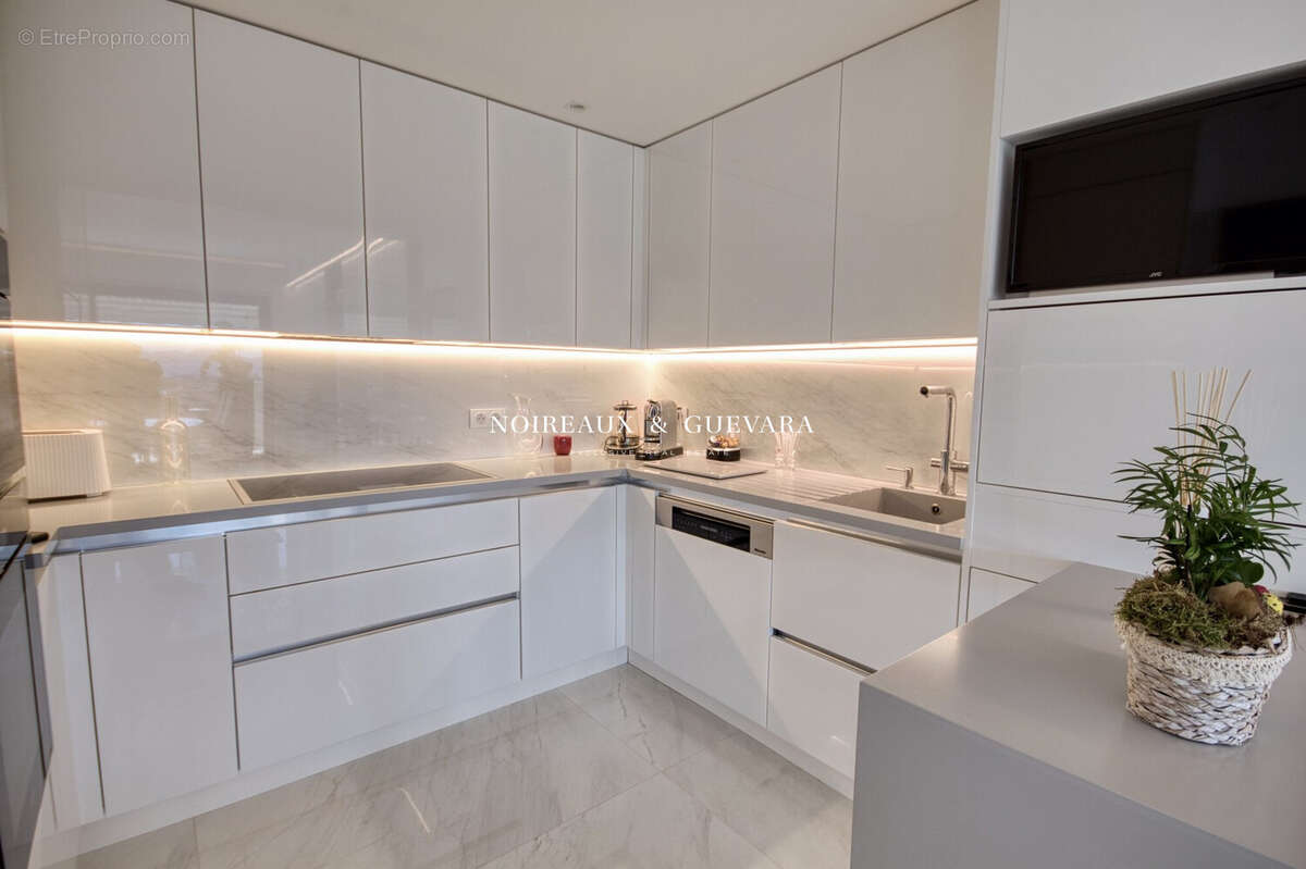 Appartement 121 m² à Le Cannet  - photo 8