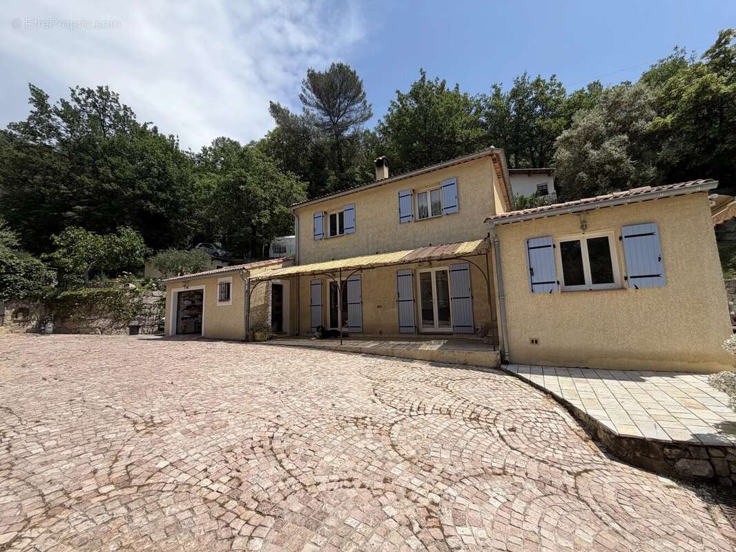 Maison à PEILLE