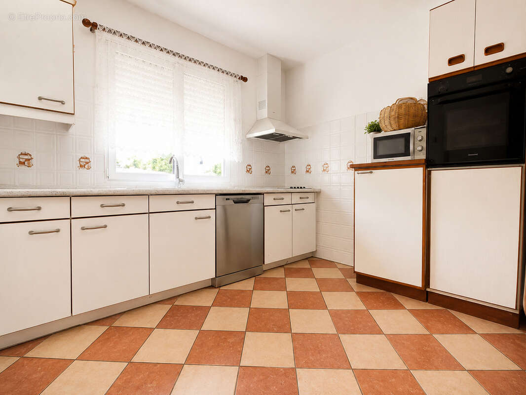 Maison familiale avec jardin - 106 m2 - Terrain 400 m2 - Garage 3 voitures - Livry-Gargan - photo 4