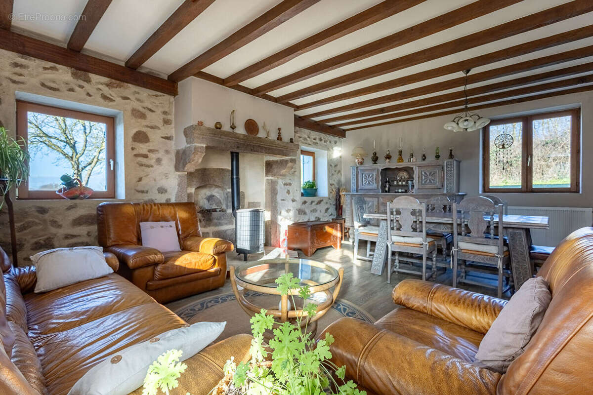 Maison à LAPEYROUSE