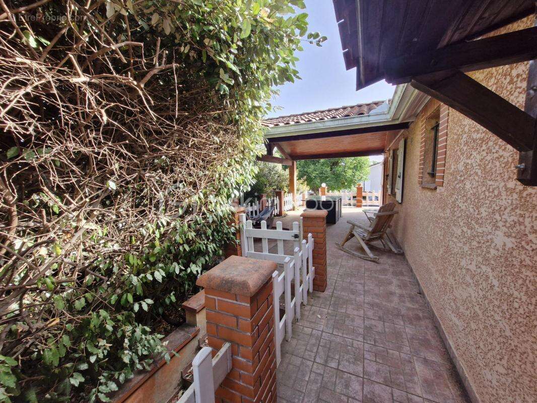 Maison familiale, 5/6 chambres, lumineuse, au calme – Avec piscine, jardin, terrasses, atelier, parkings - photo 6