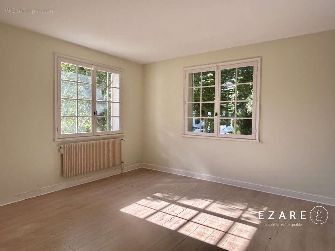 Maison 280 m² à Chevigny-Saint-Sauveur  - photo 4
