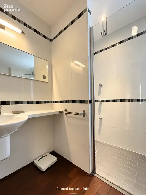 CHARTRES GARE A PIED - Maison contemporaine de 2005, 258m2 habitables, jardin et double garage ! - photo 11