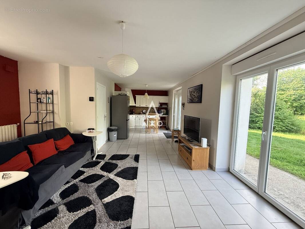Maison familiale rénovée avec vie de plain-pied, grand terrain et hangar de plus de 300 m² - photo 2