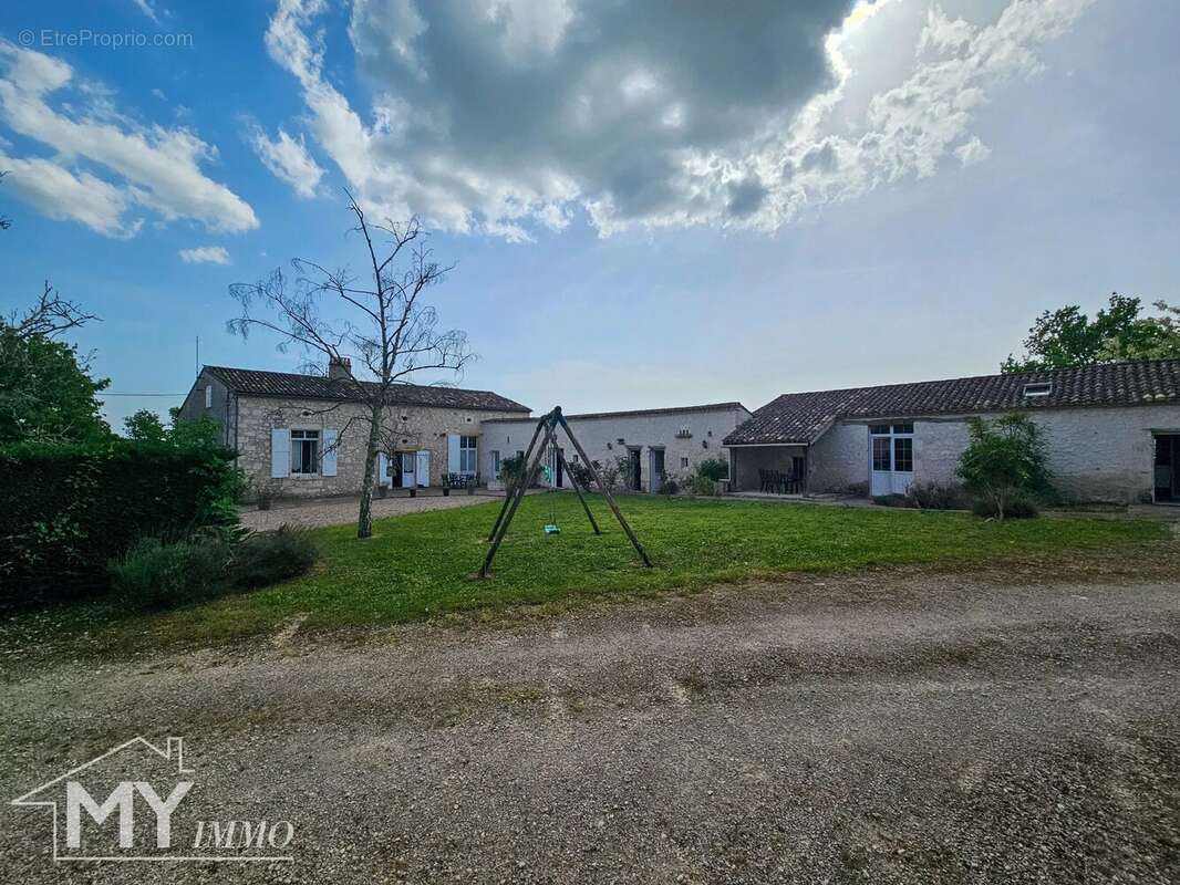 Maison à LES LEVES-ET-THOUMEYRAGUES