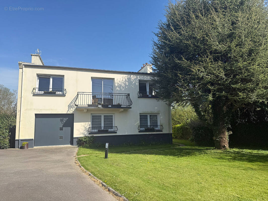 Maison à LE RELECQ-KERHUON