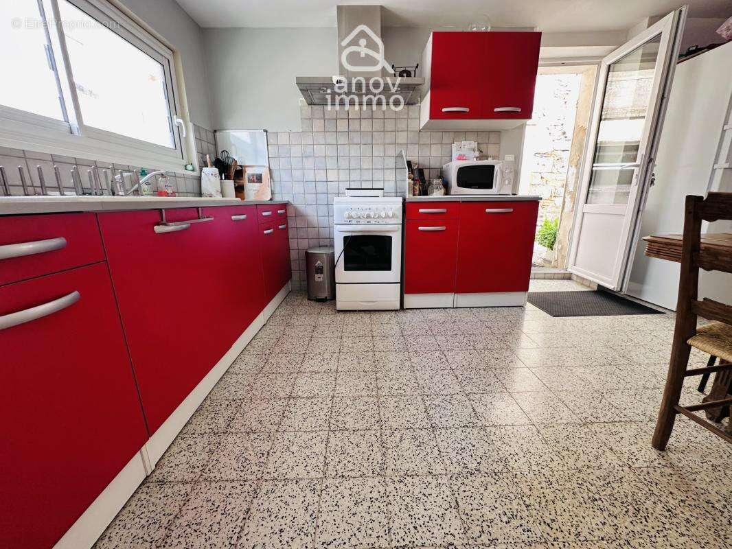 Maison de village 102 m2   2 chambres   Cour   Dépendance am - photo 8