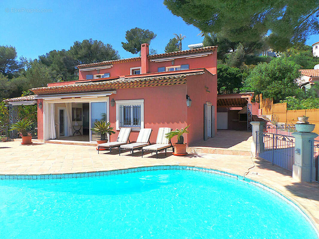 Maison à LES ISSAMBRES