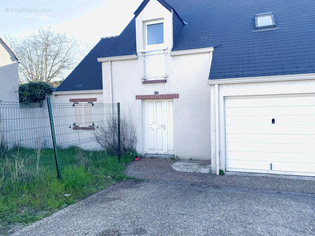 Maison à SAINT-JEAN-DE-LA-RUELLE