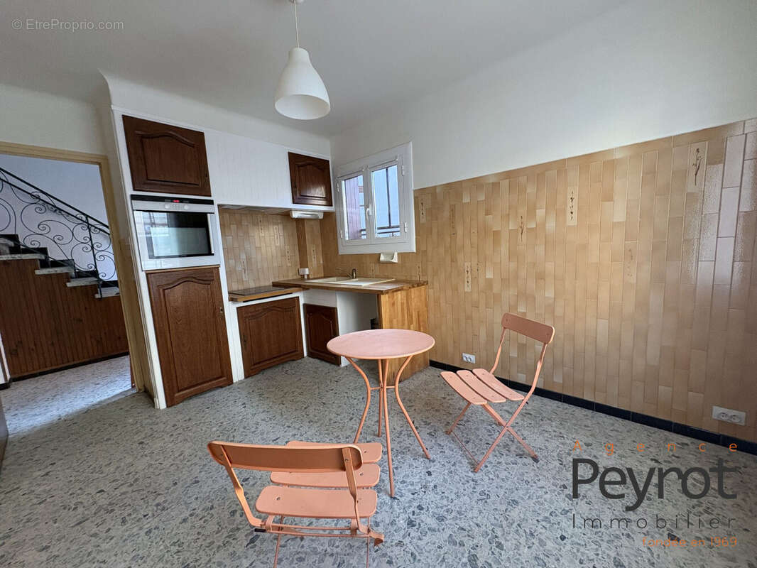 Maison à SAINT-LAURENT-DE-LA-SALANQUE