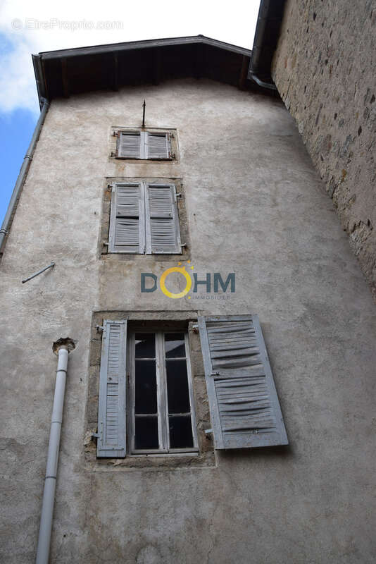 Immeuble a renover avec local commercial  . - photo 8