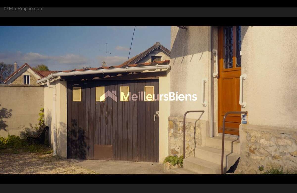 Maison à SAINT-THIBAULT-DES-VIGNES