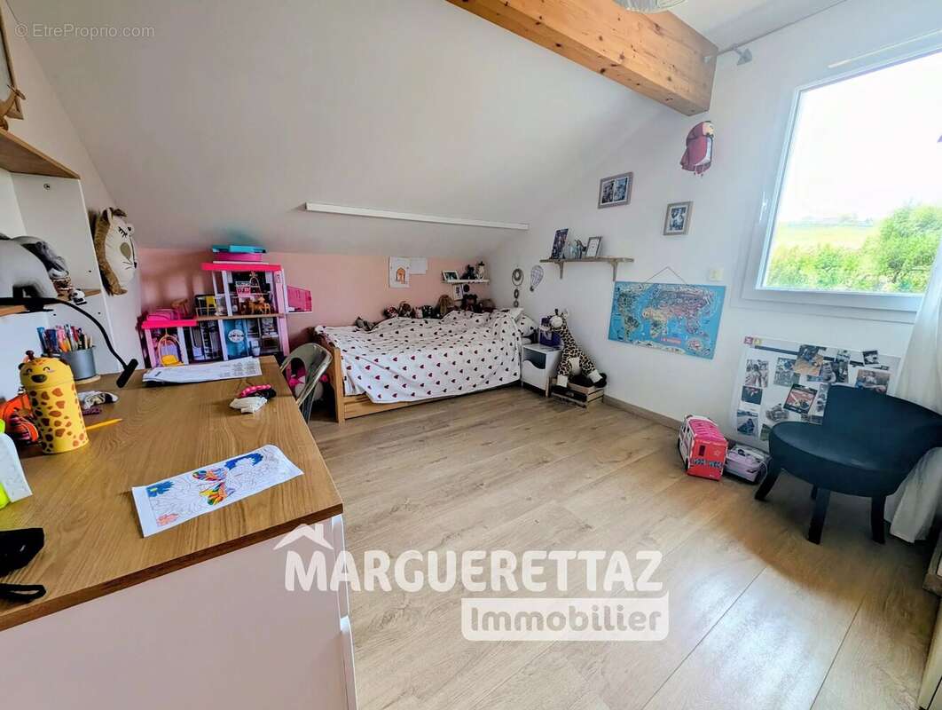 Maison récente T5 sur terrain plat et clôturé - photo 17