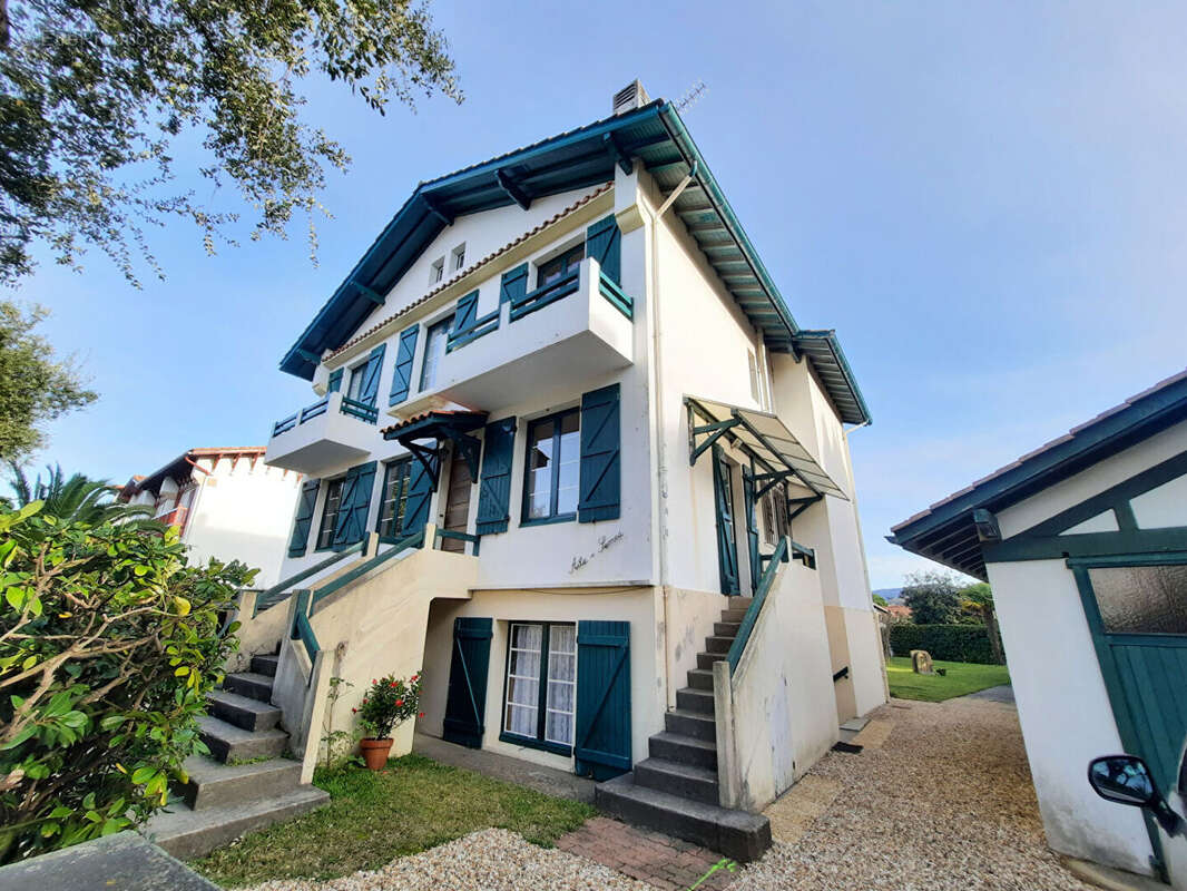 Appartement Hendaye 6 pièce(s) 132.92 m2 - photo 2