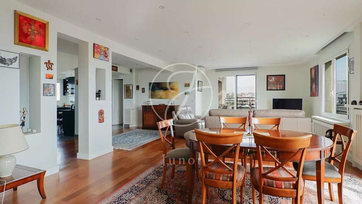 Appartement à PARIS-16E