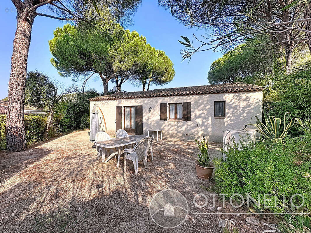 Maison à ROQUEBRUNE-SUR-ARGENS