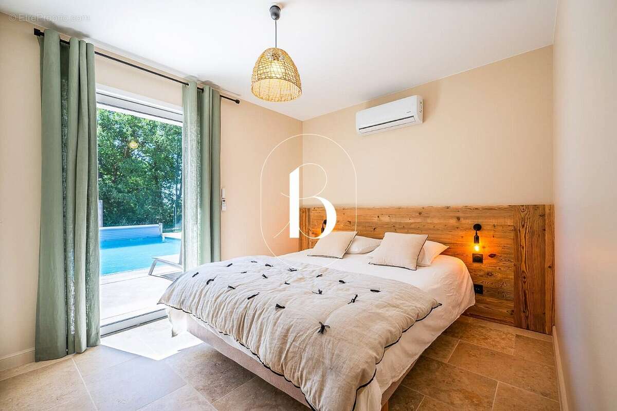 Maison à SAINT-PRIVAT-DE-CHAMPCLOS