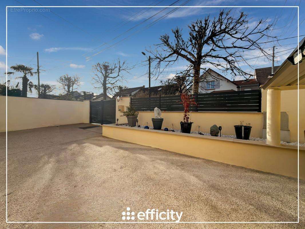 Maison à CHAMPS-SUR-MARNE