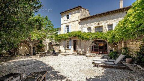 Maison à FONTVIEILLE
