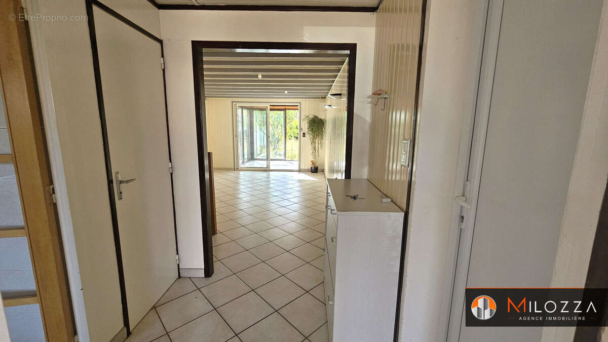 Maison 4 chambres avec garage et jardin - Saint-Quentin-Fallavier - photo 8